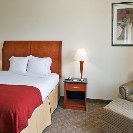 Holiday Inn Express Hotel And Suites Fairfield-North By Ihg Habitación foto